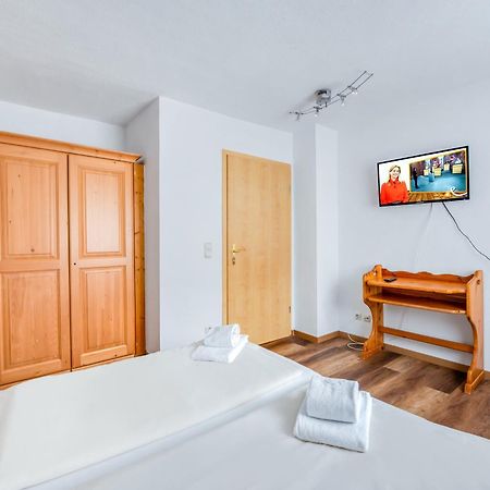 Hotel Garni Nuss Грайнау Екстер'єр фото