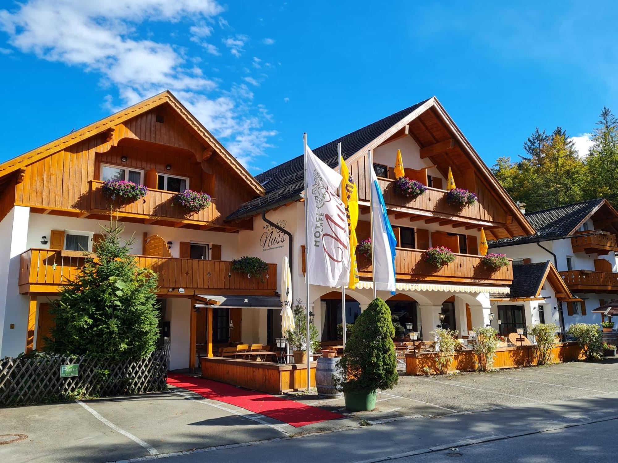 Hotel Garni Nuss Грайнау Екстер'єр фото