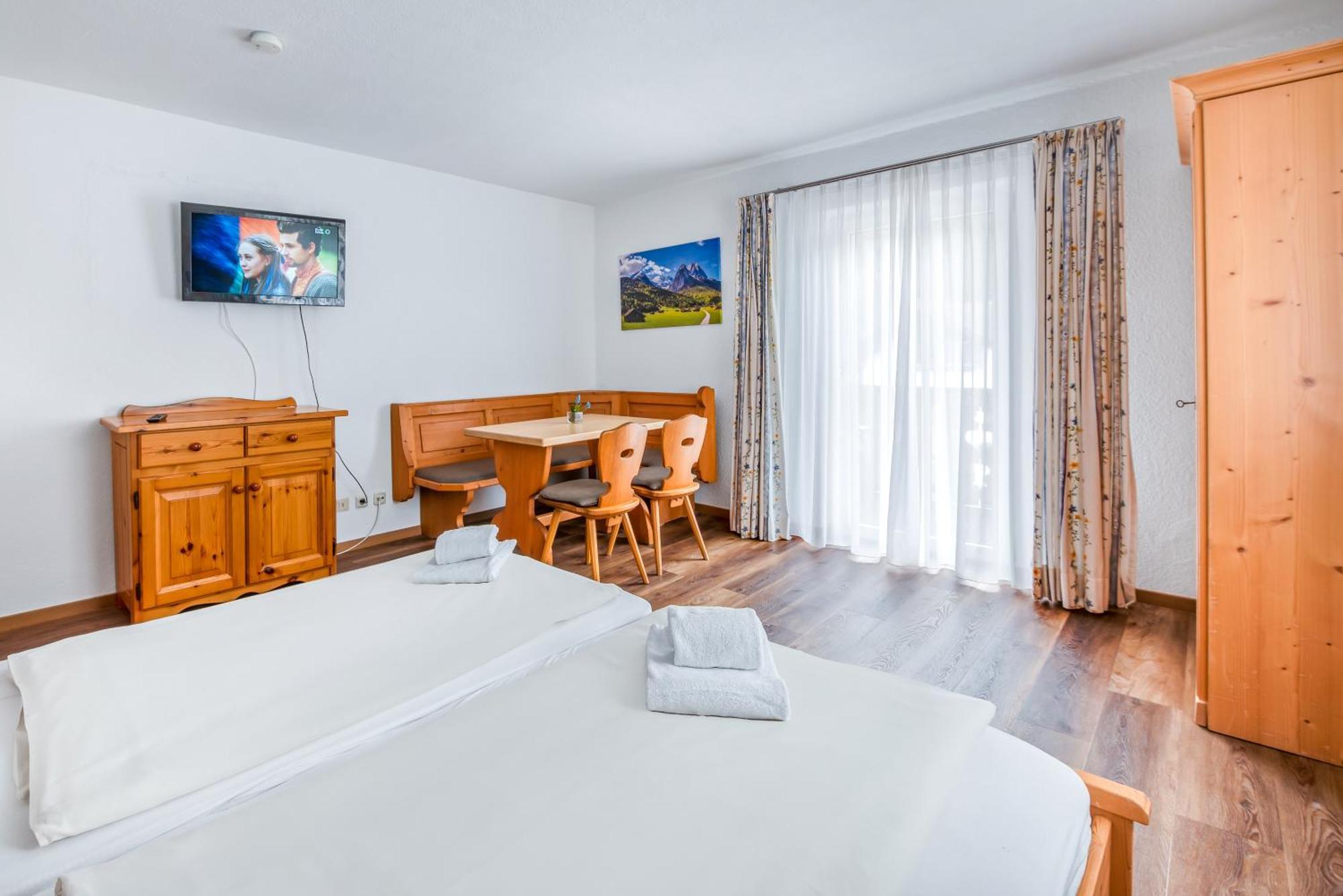 Hotel Garni Nuss Грайнау Екстер'єр фото