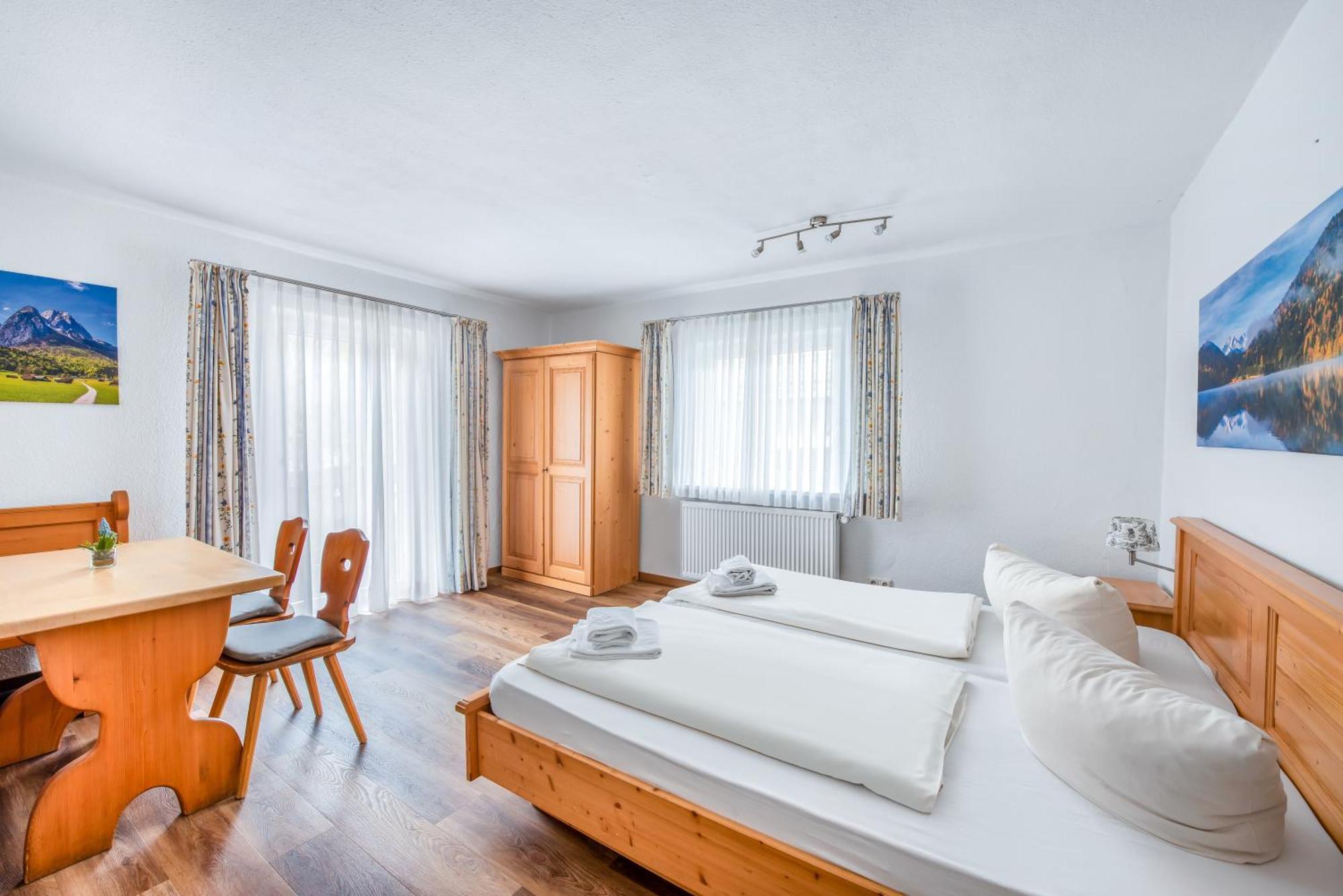 Hotel Garni Nuss Грайнау Екстер'єр фото